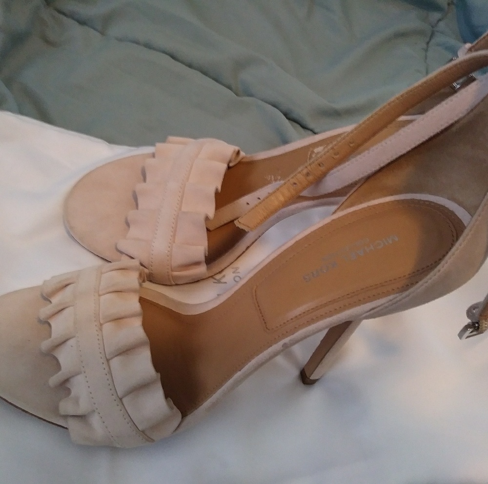 Michael kors tan heels